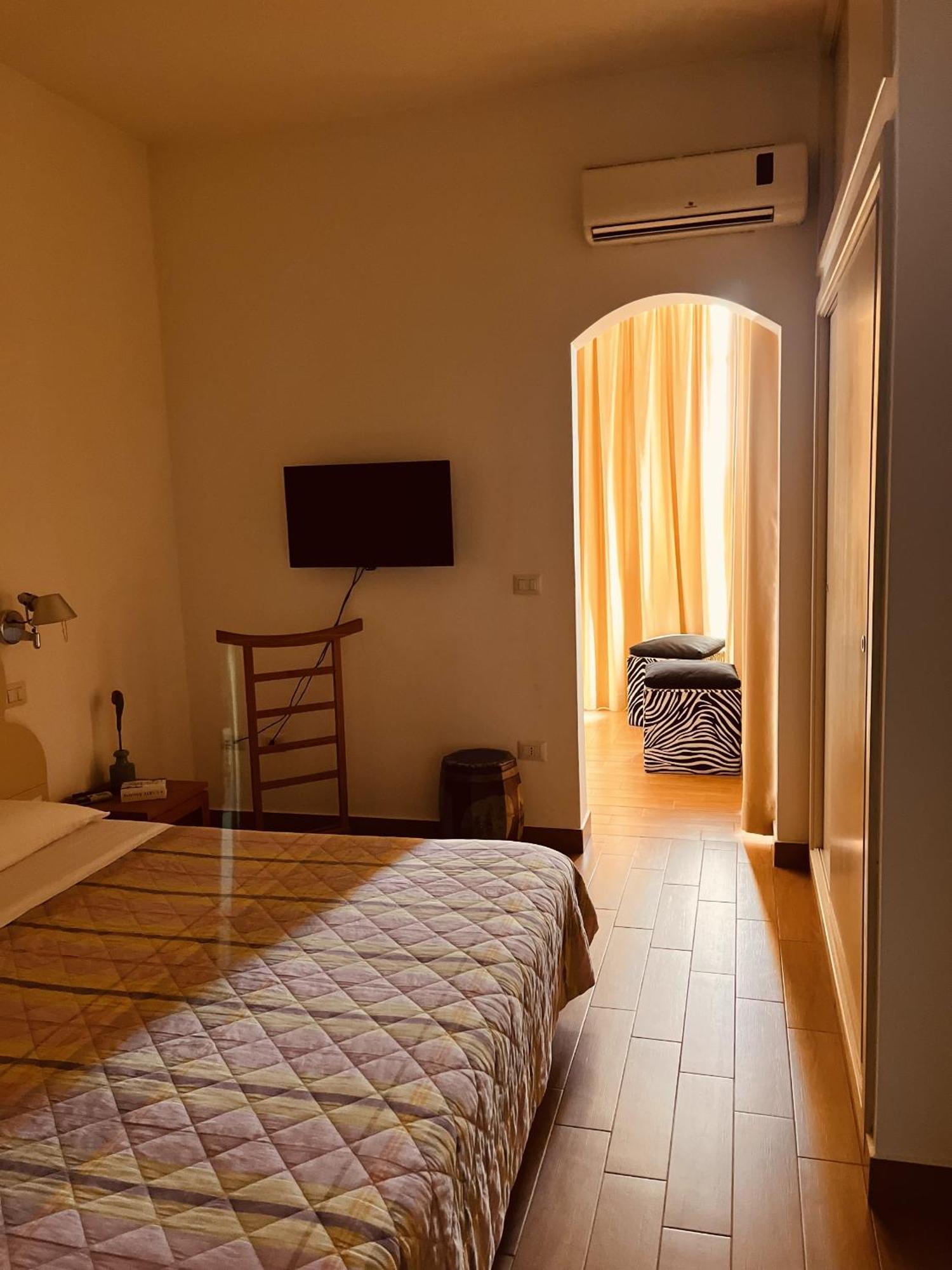 B&B Ebo' Olbia Exterior foto